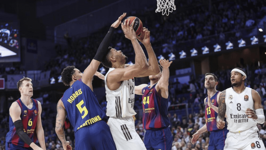 El Real Madrid aplasta al Barça en el Palau