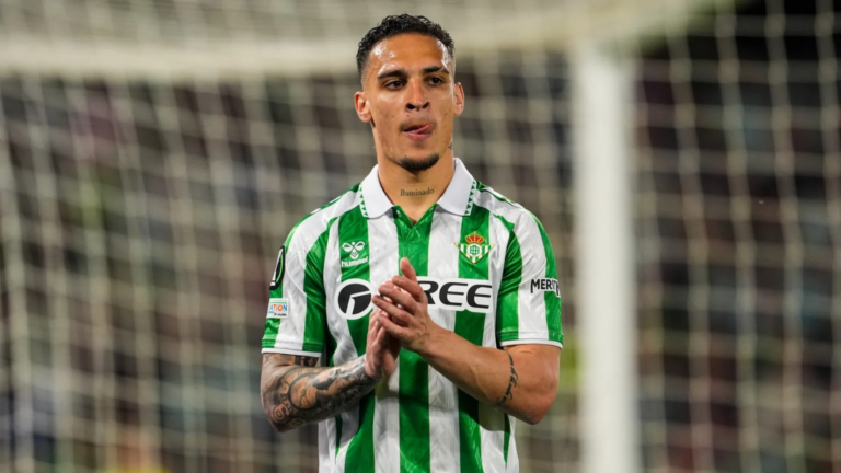 Antony vuelve a entrenar con el Betis y apunta al partido ante el Getafe