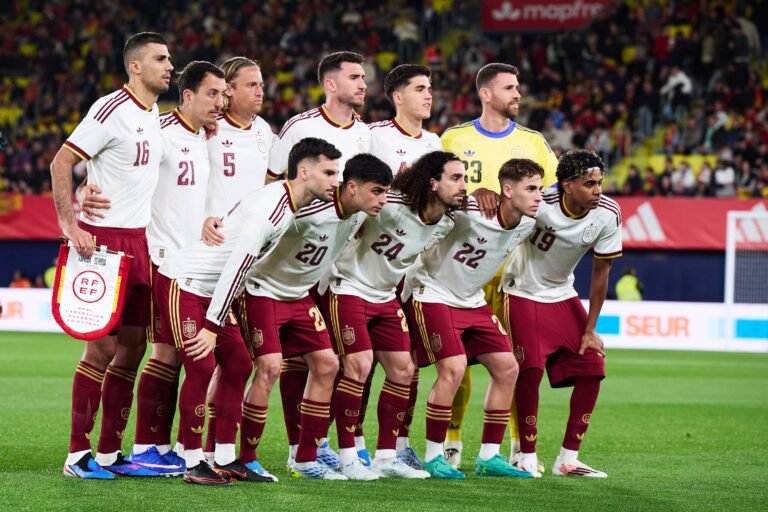España lidera el grupo con un 1-0 ante Uruguay gracias a un error de Muslera