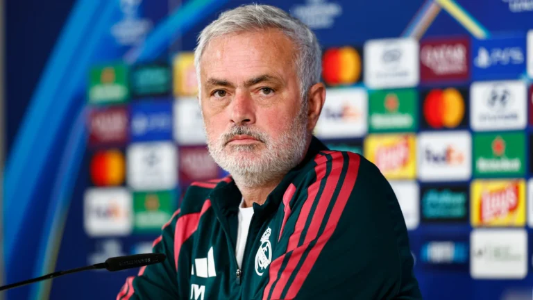 Mourinho marca las reglas en el Madrid: «Intocable es el escudo»